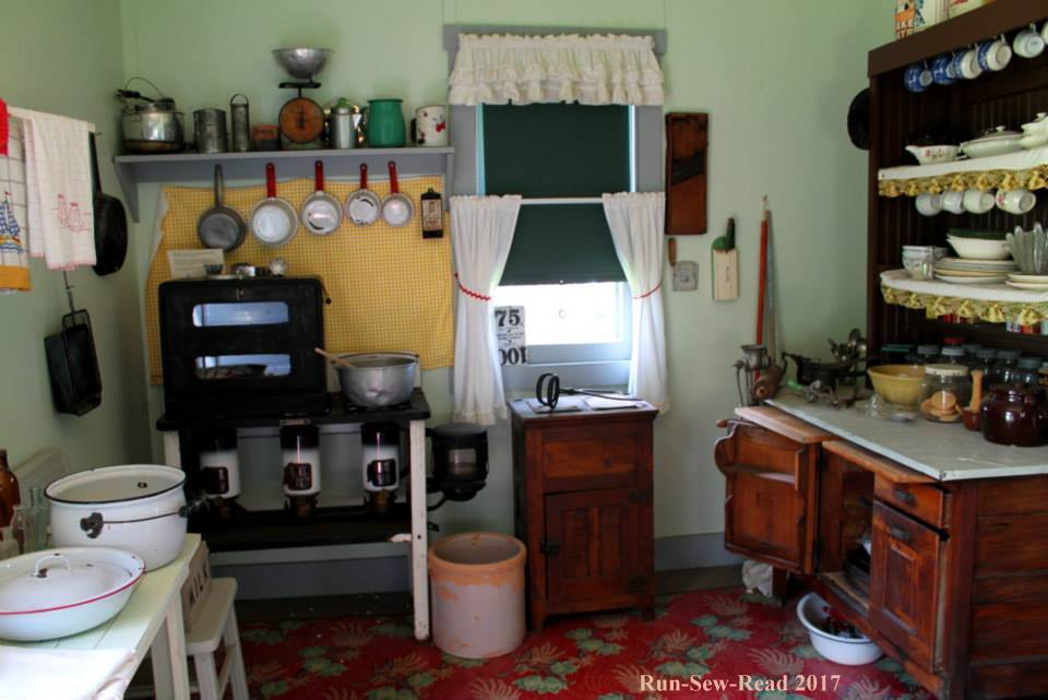 1920s kitchen