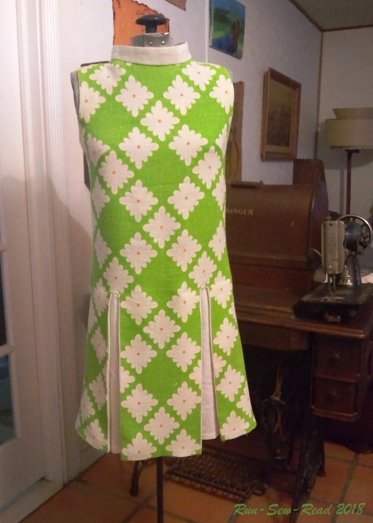 vintage-dress-green-daisies pleats added RSR