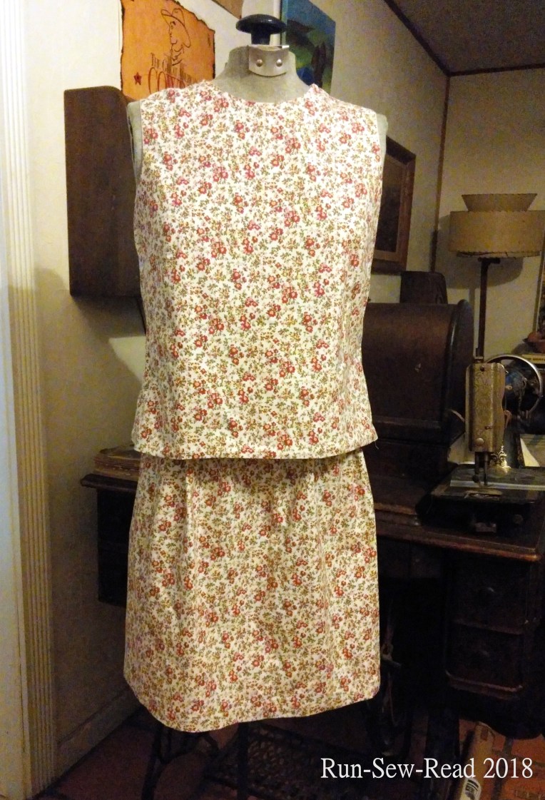 Sleeveless blouse and skirt